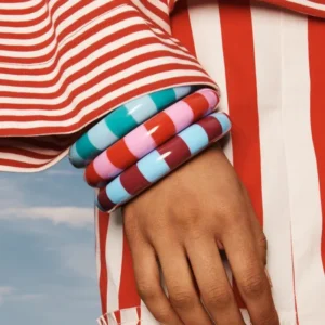 Bracelet en résine rayé