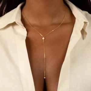 Collier fin décolleté