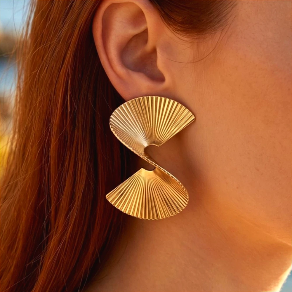 Boucles d’oreilles spirale en acier inoxydable texturé, plaqué or – Élégance moderne & style intemporel